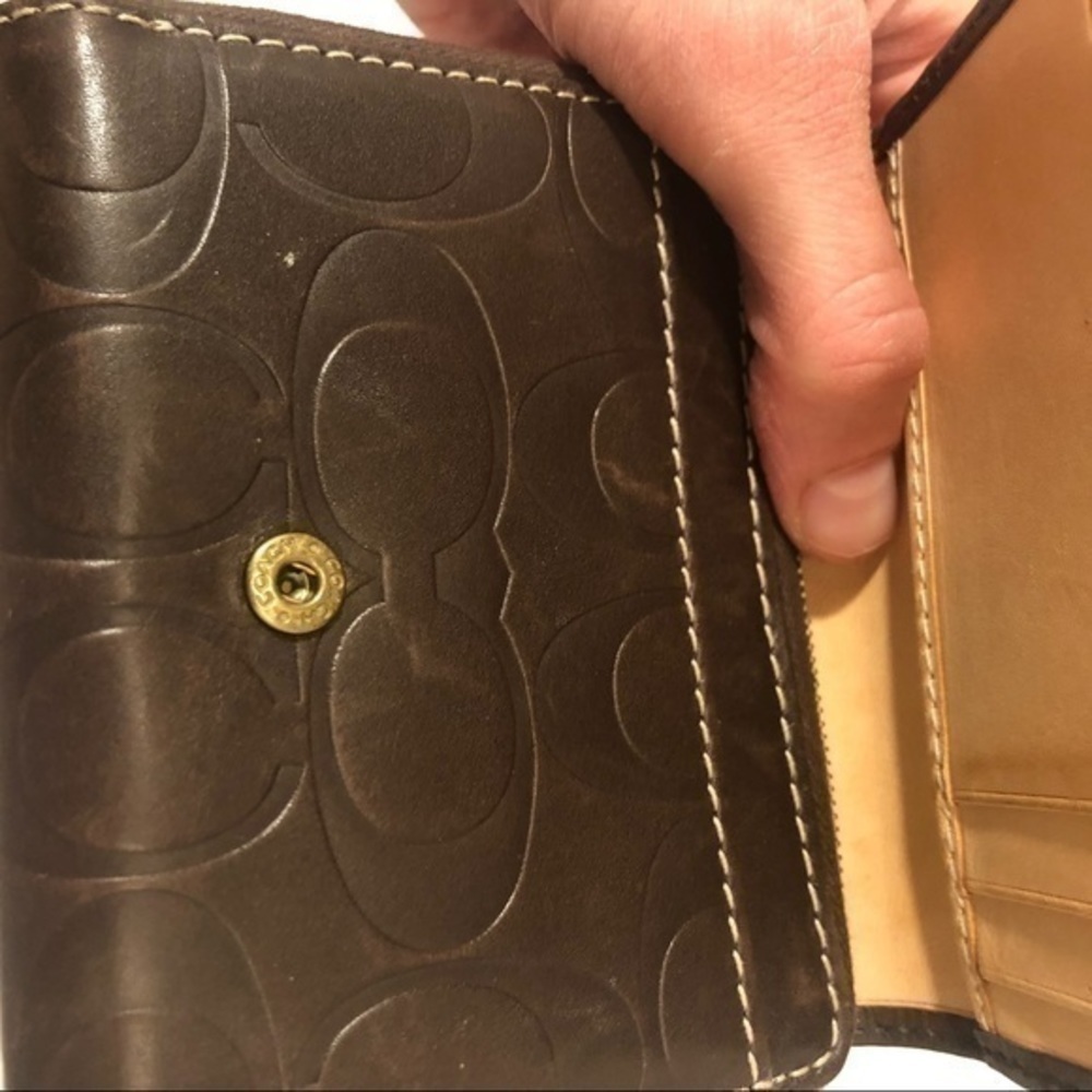 Coach brown leather embossed c compact wallet - Picture 5 of 13